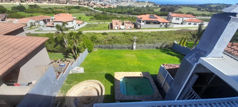 5 Bedroom Property for Sale in Lovemore Heights Estate Eastern Cape